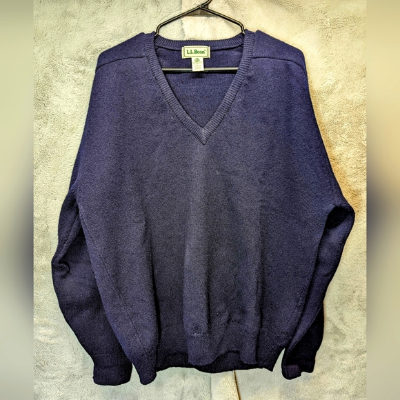 L.L. BEAN Vintage Lambswool V Neck Pullover Navy Made in Scotland Sweater Size L - Picture 1 of 11